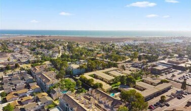 4581 Warner Ave, Unit 205 in Huntington Beach, CA - Building Photo - Building Photo