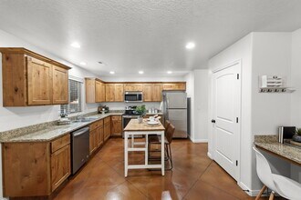 2801 E 450 N in Saint George, UT - Foto de edificio - Building Photo