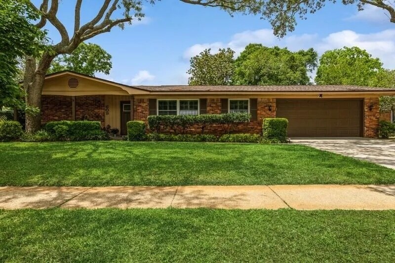 609 Camborne Ave NE in Fort Walton Beach, FL - Building Photo