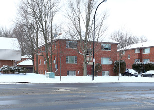 West Market Apartments in Akron, OH - Building Photo - Building Photo