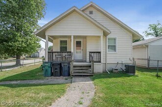 1102 S Wilson Ave in Royal Oak, MI - Building Photo - Building Photo