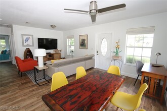 714 11th St N in Naples, FL - Building Photo - Building Photo
