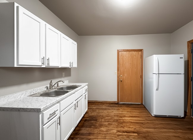 property at 618 N Ashland Ave