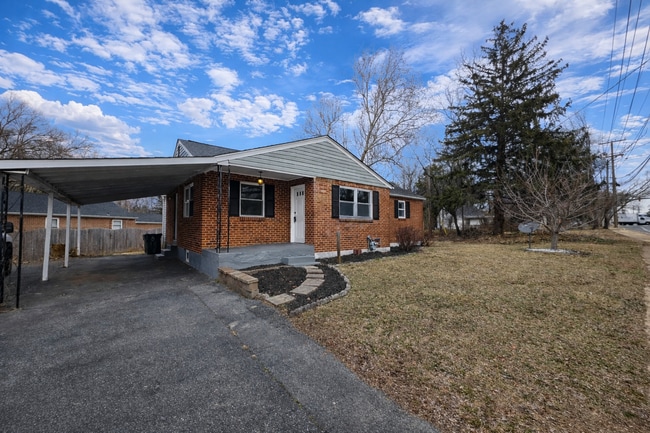 8 W Chestnut Hill Rd in Newark, DE - Building Photo - Building Photo