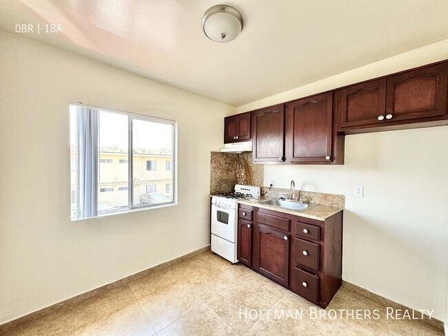 7343 Sepulveda Blvd in Los Angeles, CA - Building Photo - Building Photo