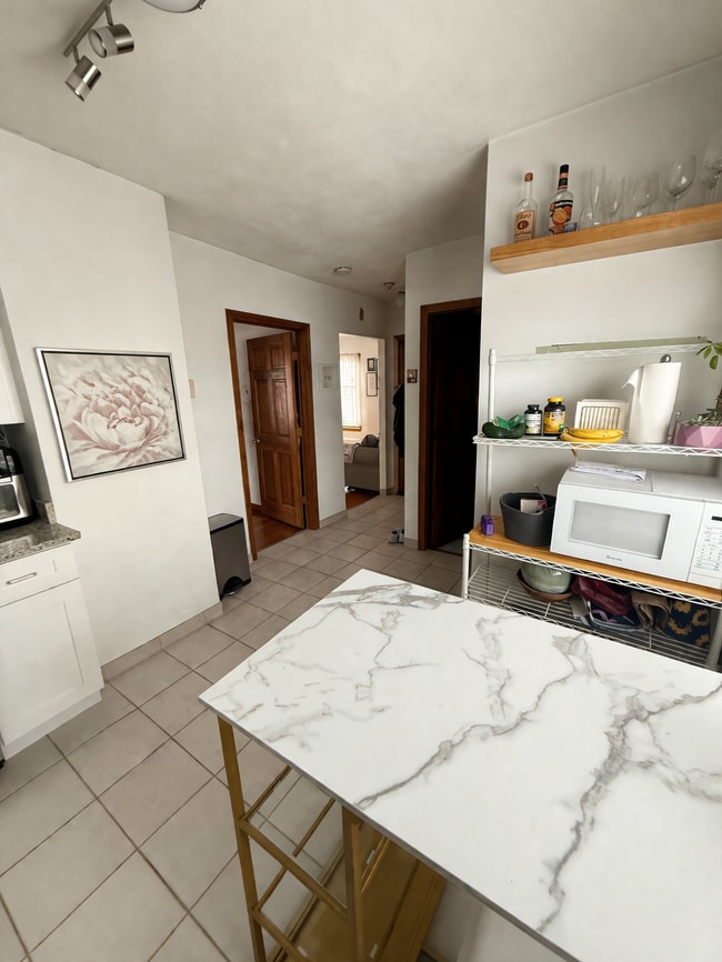 585 Somerville Ave, Unit A in Somerville, MA - Building Photo - Building Photo