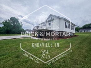 657 E Lincoln Rd in Alcoa, TN - Foto de edificio - Building Photo