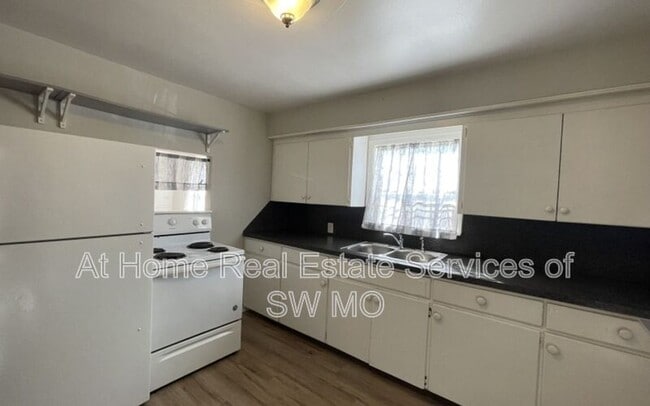 2125 W Nichols St in Springfield, MO - Building Photo - Building Photo