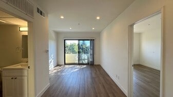 1380 Veteran Ave in Los Angeles, CA - Building Photo