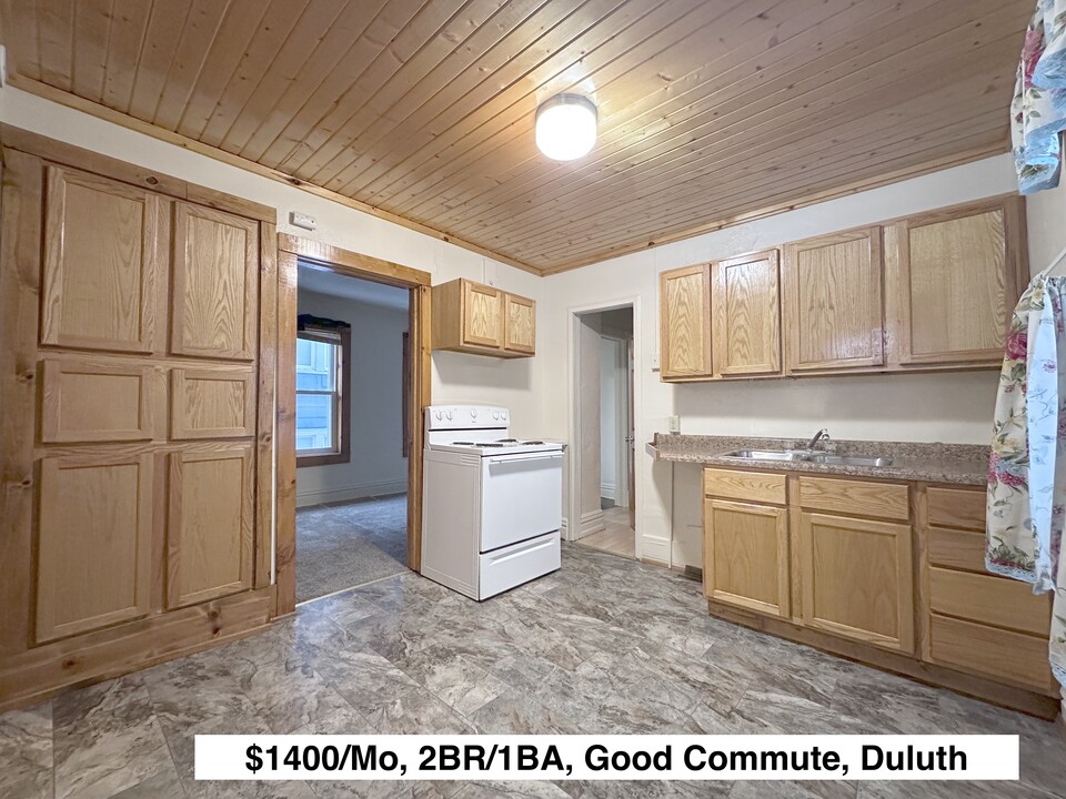 126 N 19th Ave W, Unit 1 in Duluth, MN - Building Photo