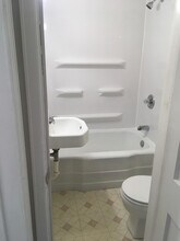 2103 Olive St in Cedar Falls, IA - Foto de edificio - Building Photo