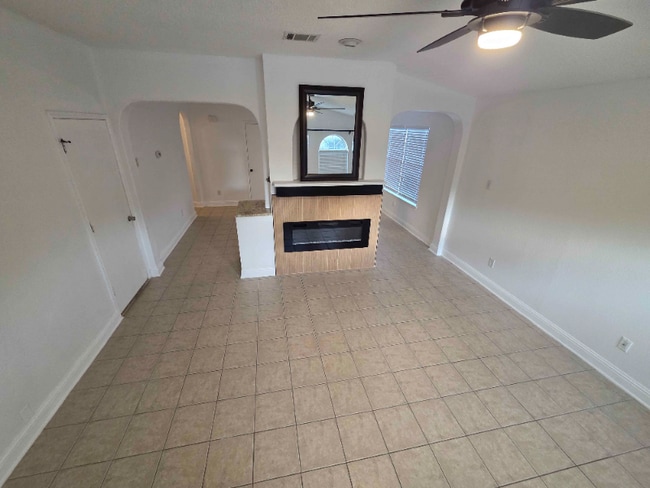 property at 1033 Lakeview Ct
