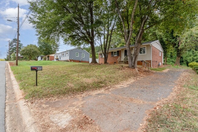 815 Norwood Dr in Charlotte, NC - Building Photo - Building Photo