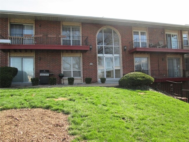 10372 Forest Brook Ln in St. Louis, MO - Building Photo - Building Photo