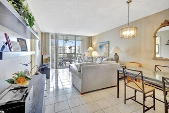 9311 Orange Grove Dr in Davie, FL - Building Photo - Building Photo