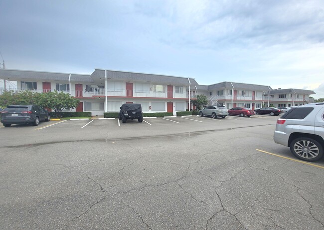 3200 Lake Osborne Dr in Lake Worth Beach, FL - Building Photo - Building Photo