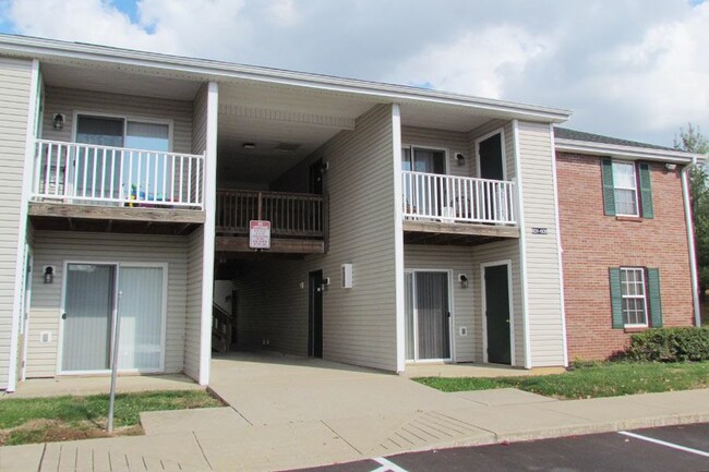 COLONIAL GARDENS APARTMENTS in Georgetown, KY - Foto de edificio - Building Photo