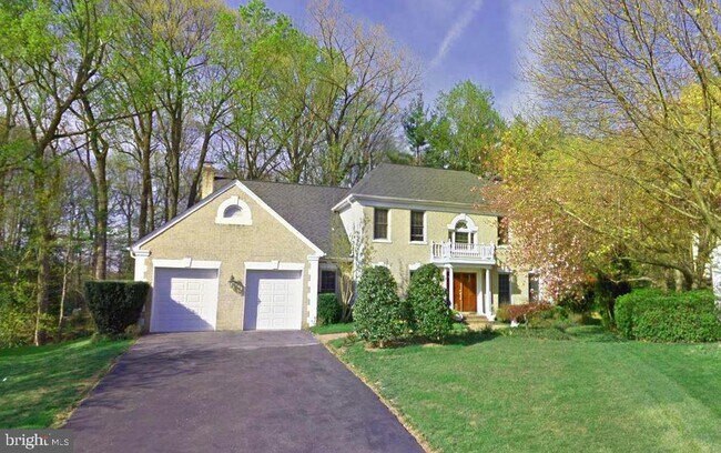 property at 2 Royal Dominion Ct