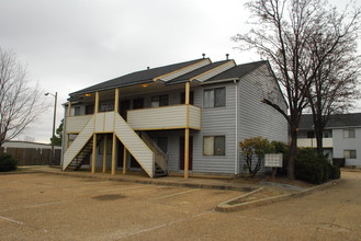 Beechmont Apartments in Newport News, VA - Foto de edificio - Building Photo