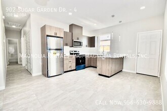 902 Sugar Gdn Dr, Unit 4 in Pharr, TX - Building Photo - Building Photo