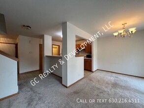 2336 Stoughton Cir in Aurora, IL - Building Photo - Building Photo