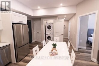 5971 Dorchester Rd in Niagara Falls, ON - Building Photo - Building Photo