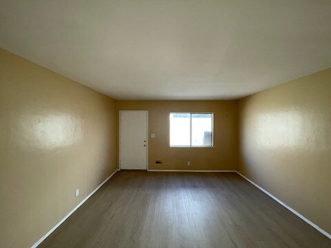 11123 S Freeman Ave in Lennox, CA - Building Photo