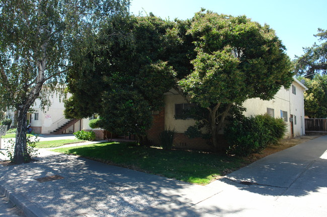 1702 De Rose Way in San Jose, CA - Foto de edificio - Building Photo