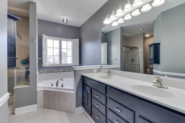 2201 Knollbrook Way in Bloomington, IL - Building Photo - Building Photo