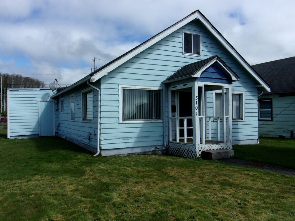 3101 Sumner Ave in Hoquiam, WA - Building Photo