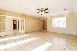 429 E 10th Dr in Mesa, AZ - Foto de edificio - Building Photo