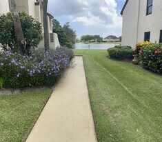 5851 Parkwalk Dr in Boynton Beach, FL - Building Photo