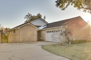 14211 Sandfield Dr in Houston, TX - Building Photo