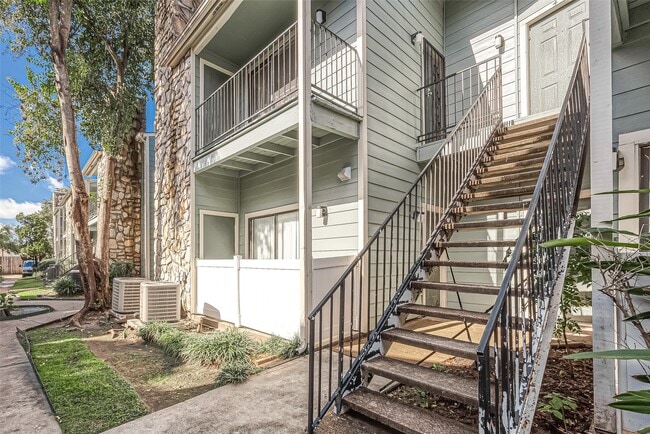 3758 Tanglewilde St in Houston, TX - Building Photo - Building Photo