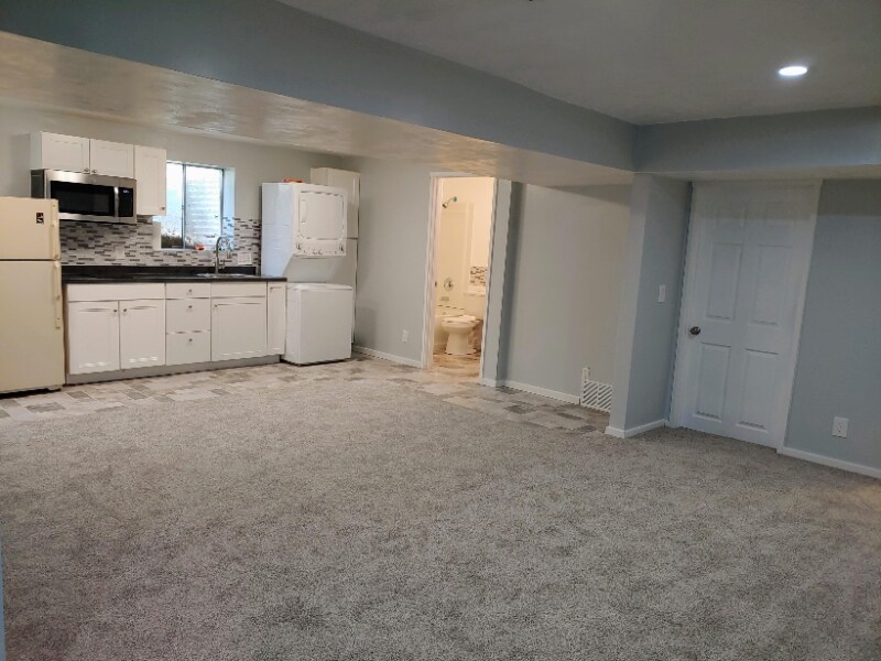 333 E 300 N in Centerville, UT - Building Photo