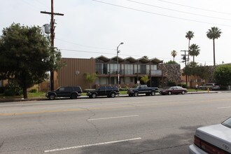 21001 Roscoe Blvd in Canoga Park, CA - Building Photo - Building Photo