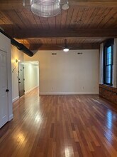 471 Silver St, Unit 205 in Manchester, NH - Building Photo - Building Photo