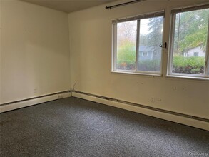 6482 Riverdale Rd in Whitmore Lake, MI - Building Photo - Building Photo