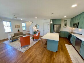 215 W Spencer St, Unit A2 in Ithaca, NY - Building Photo - Building Photo
