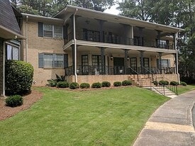 851 Vestavia Villa Ct, Unit B in Vestavia, AL - Building Photo