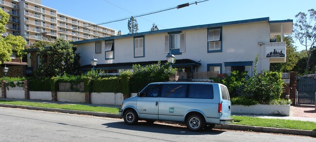 420 N Oakland Ave in Pasadena, CA - Building Photo - Building Photo