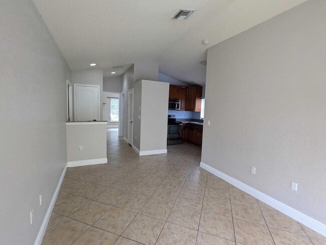 4910 Cambridge St in Greenacres, FL - Foto de edificio - Building Photo