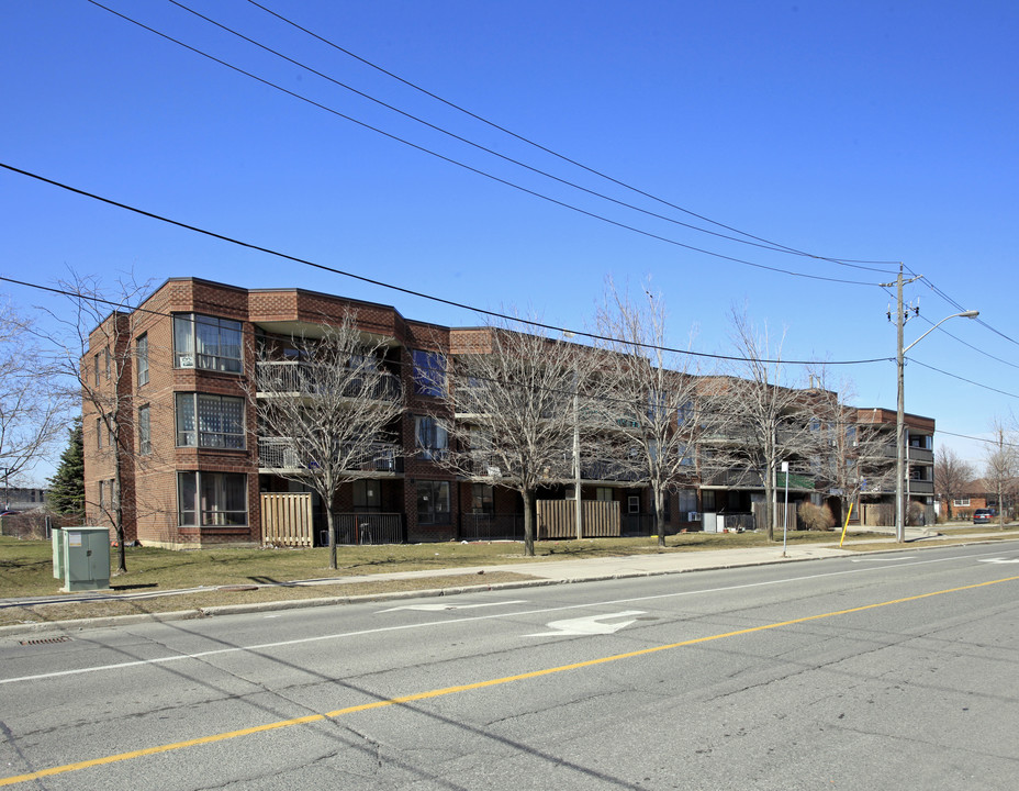 Faywood Place in Toronto, ON - Building Photo