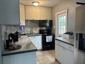 912 Lakeview Rd in Clearwater, FL - Building Photo - Building Photo