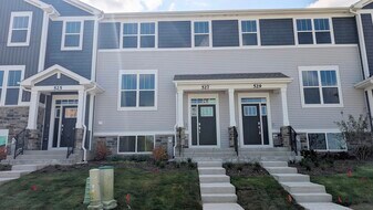 527 Red Oak Cir in Volo, IL - Building Photo