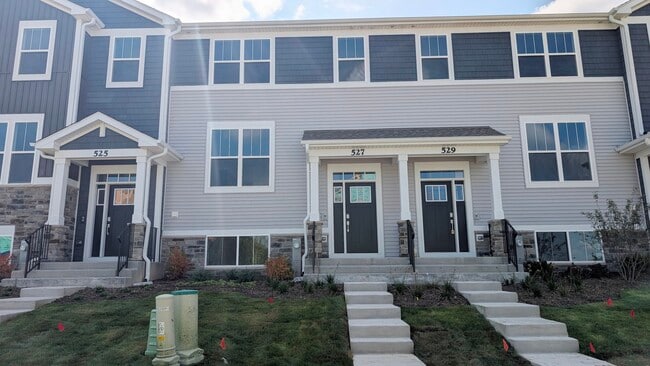 property at 527 Red Oak Cir