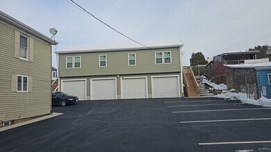 614 Alden St, Unit 1 in Fall River, MA - Foto de edificio - Building Photo