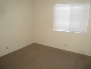 137 E McElhaney Ave in Santa Maria, CA - Building Photo - Building Photo