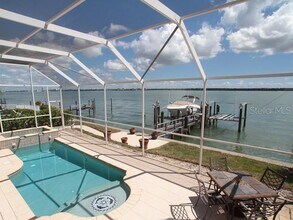 202 Sand Key Estates Dr in Clearwater, FL - Building Photo - Building Photo