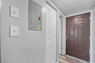 1264 E 113th Ave in Tampa, FL - Building Photo - Building Photo